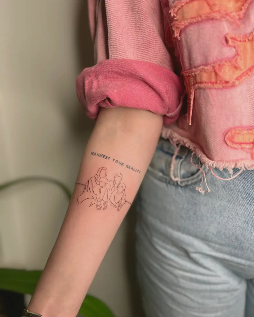 Minimalist line art tattoo on the forearm, featuring four family members sitting side by side with the phrase “MANIFEST YOUR REALITY” in uppercase letters above. The fine black lines and motivational text create a stylish and inspiring family-themed design.