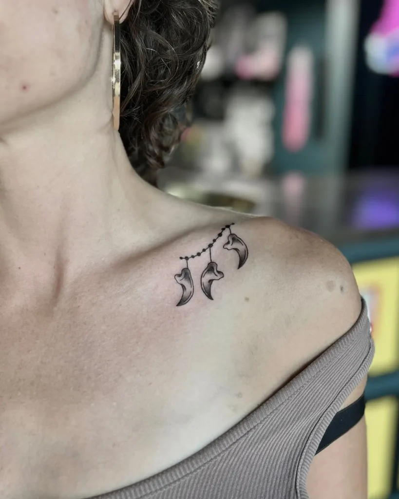 19. Charming Claw Necklace Tattoo