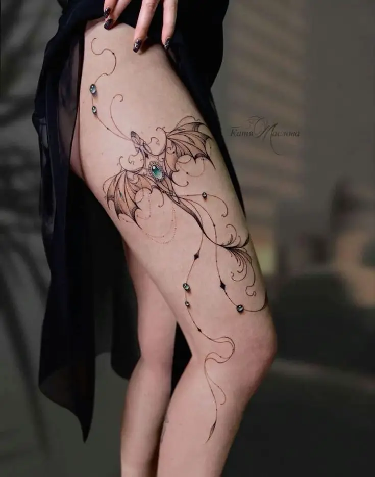 4. Elegant Dragon Thigh Piece