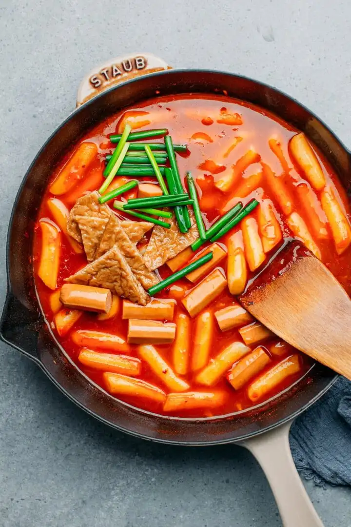 Easy Vegan Tteokbokki (Spicy Korean Rice Cakes)