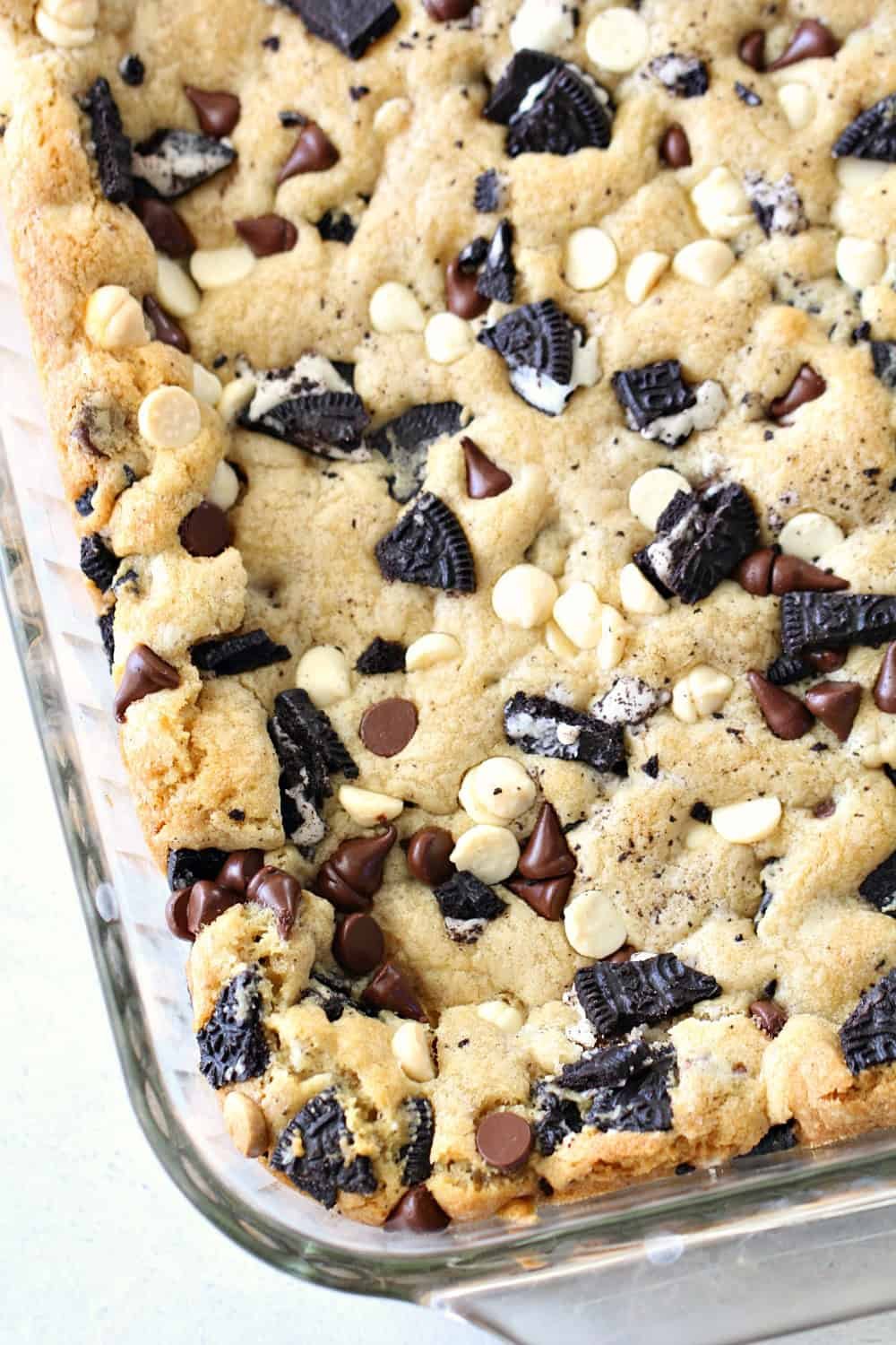 COOKIES AND CREAM OREO BLONDIES